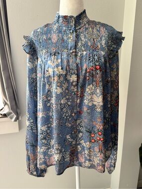 De Novo romantic blue floral satin button down blouse ruffle details medium